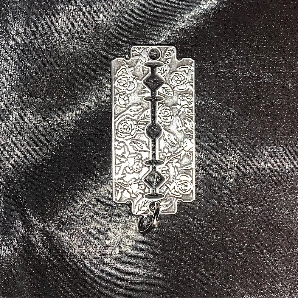 Rose Razorblade Pendant - Picture 1 of 1
